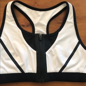 Zipper sports bra